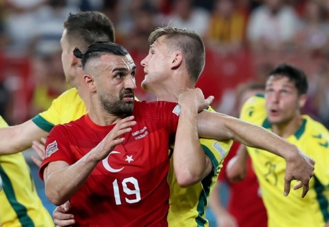 مغانلو گزینه جانشینی دورسون در پرسپولیس می‌شود