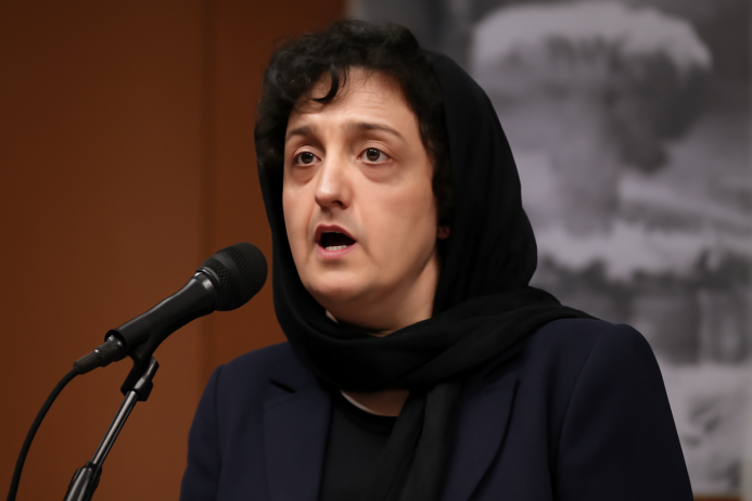 از نظر افرادی که جوایز دریافت کرده‌اند، ایران نیز مقصر بمباران هیروشیما است
